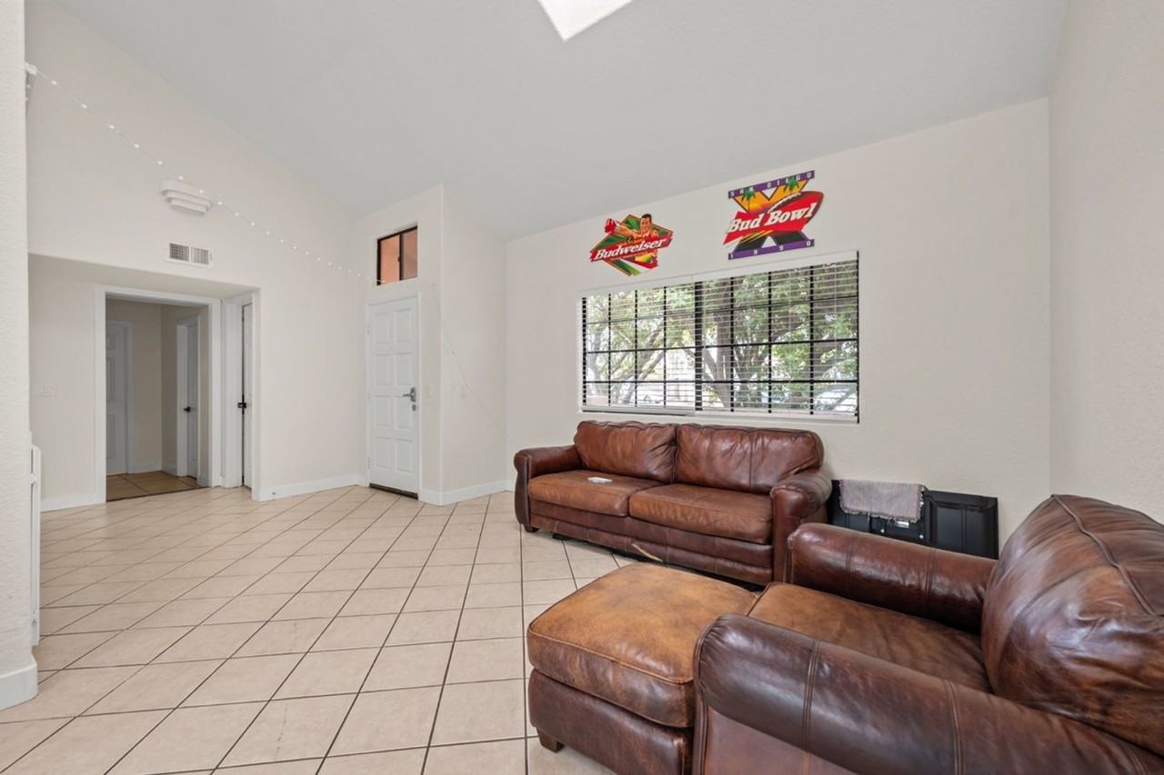 4728 63rd St - Photo 7 of 33