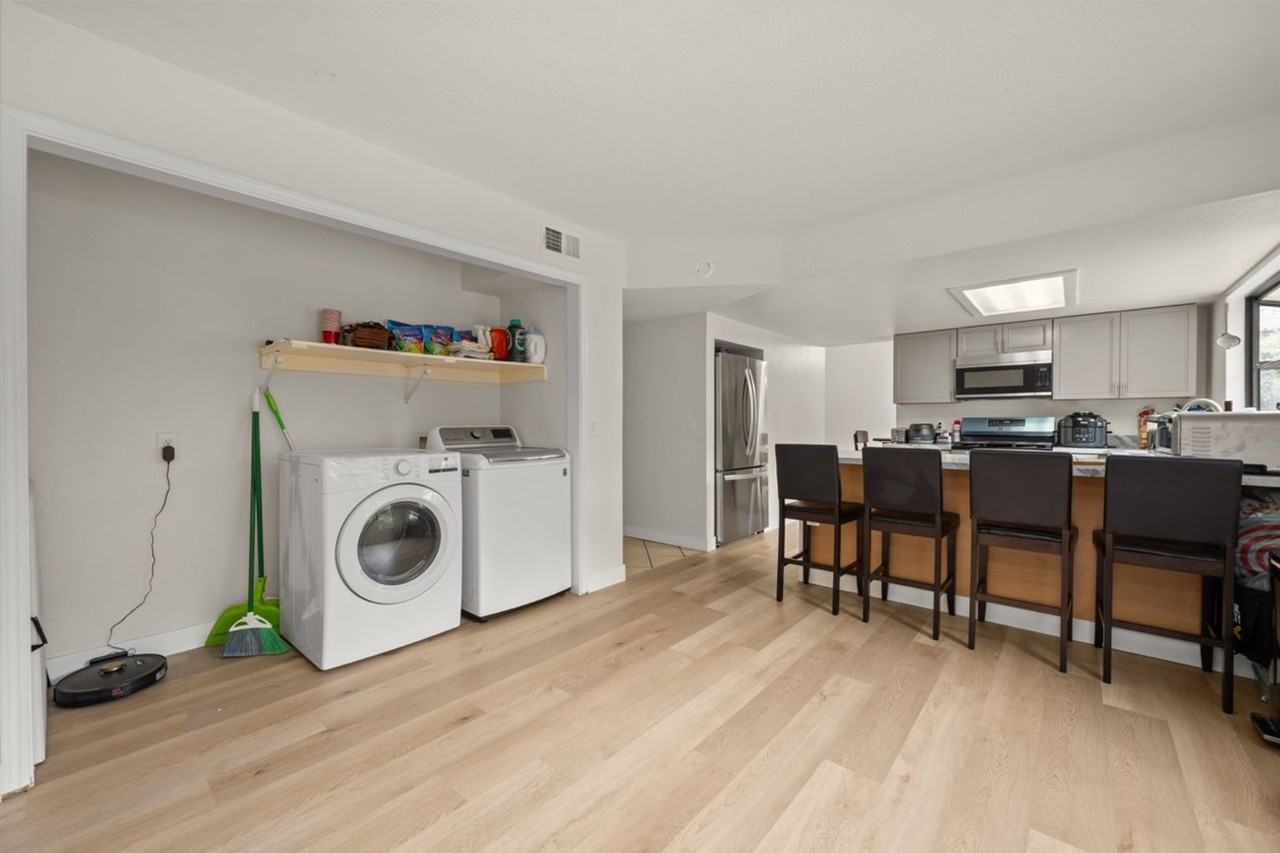 4728 63rd St - Photo 5 of 33