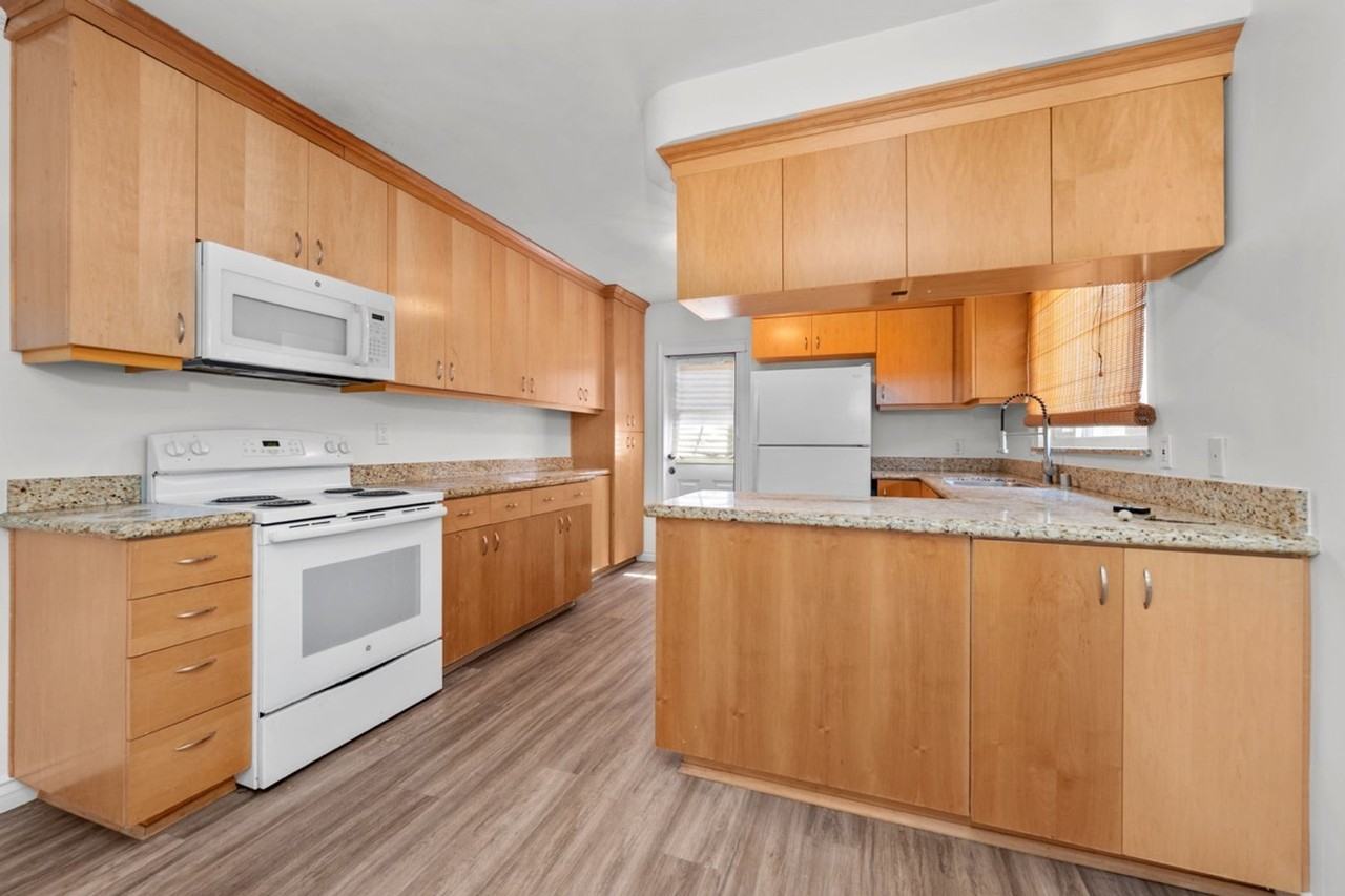 4910 Gary St - Photo 4 of 26