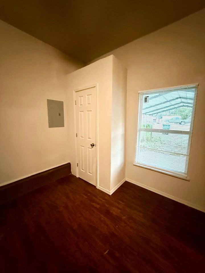 615 Hamilton Ave - Photo 4 of 15