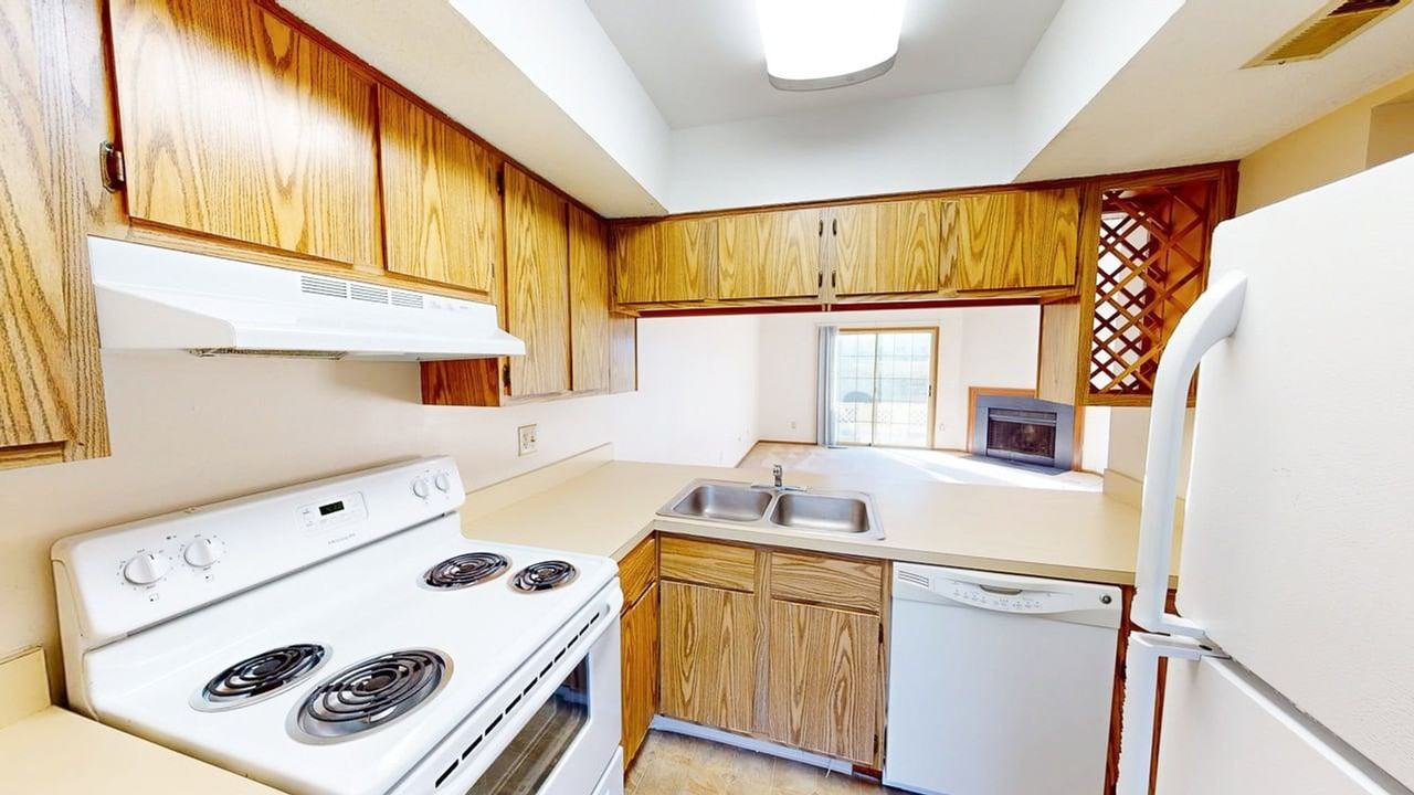 5929 Shadow Lake Cir - Photo 6 of 28