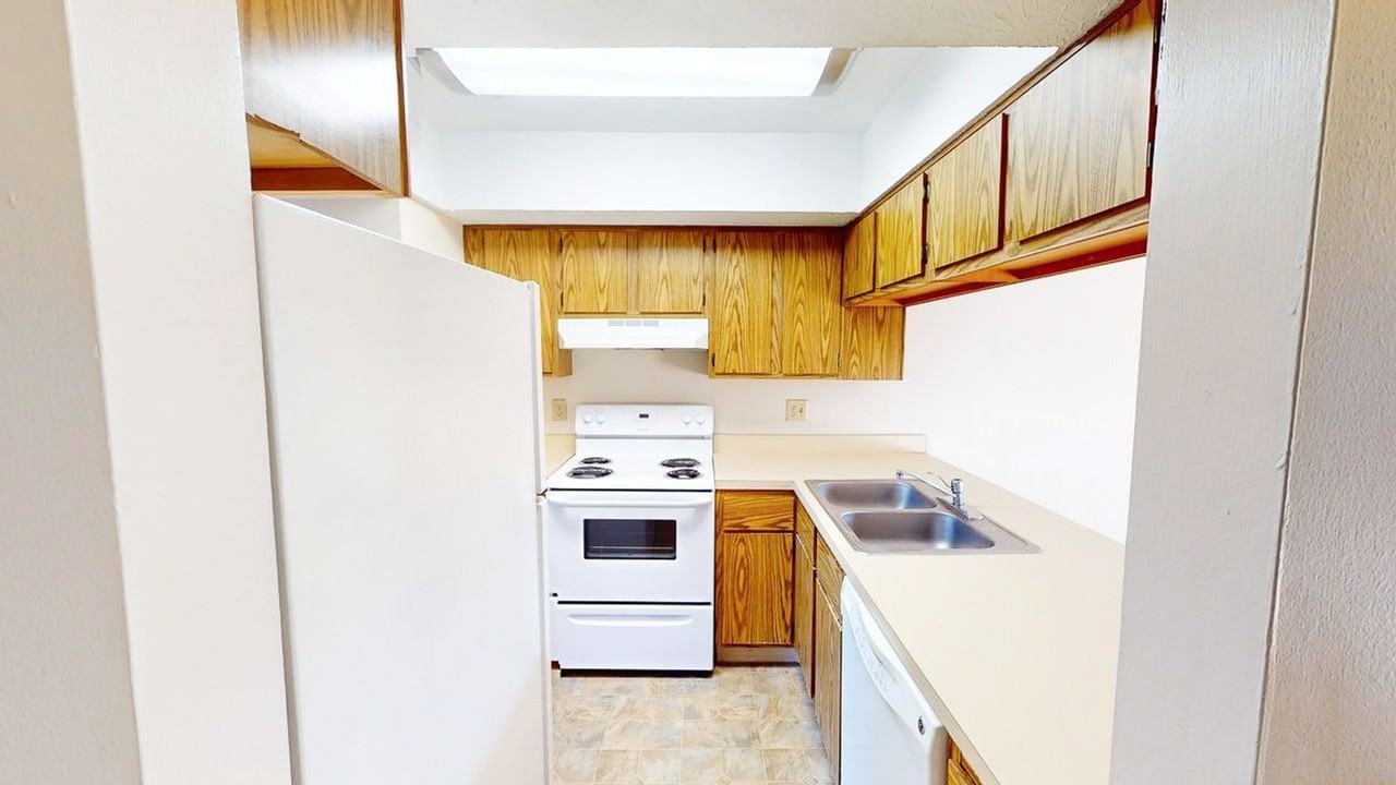 5929 Shadow Lake Cir - Photo 7 of 28