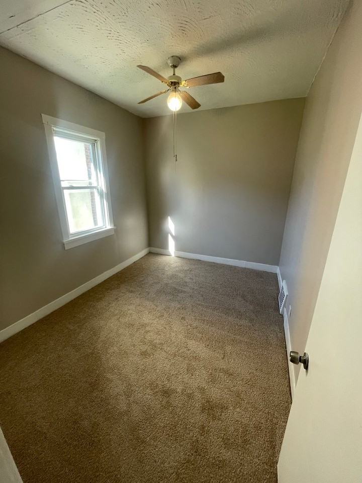 6808 Hague Avenue - Photo 6 of 33