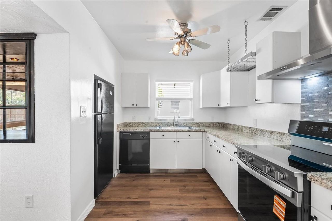 1517 Gray St S - Photo 5 of 16