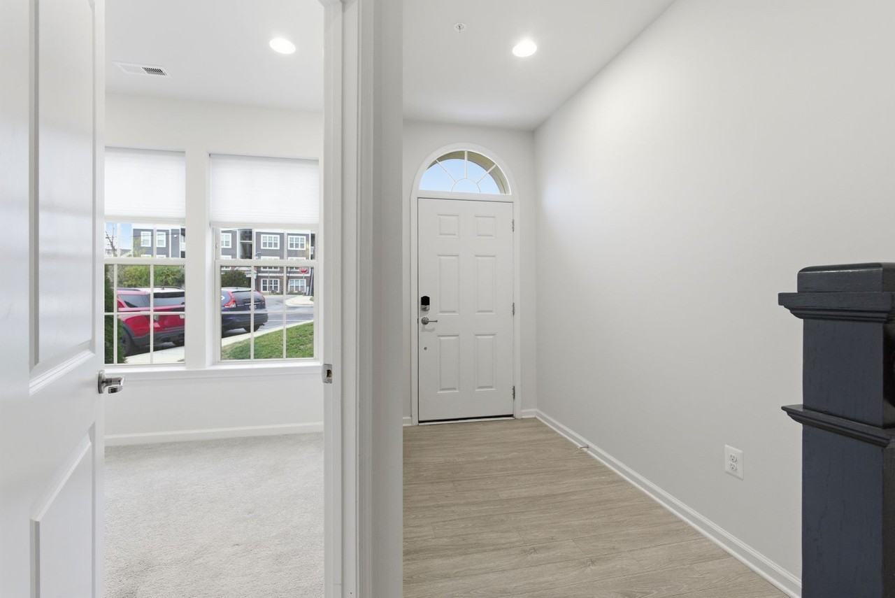7802 Rosella Lane - Photo 2 of 32