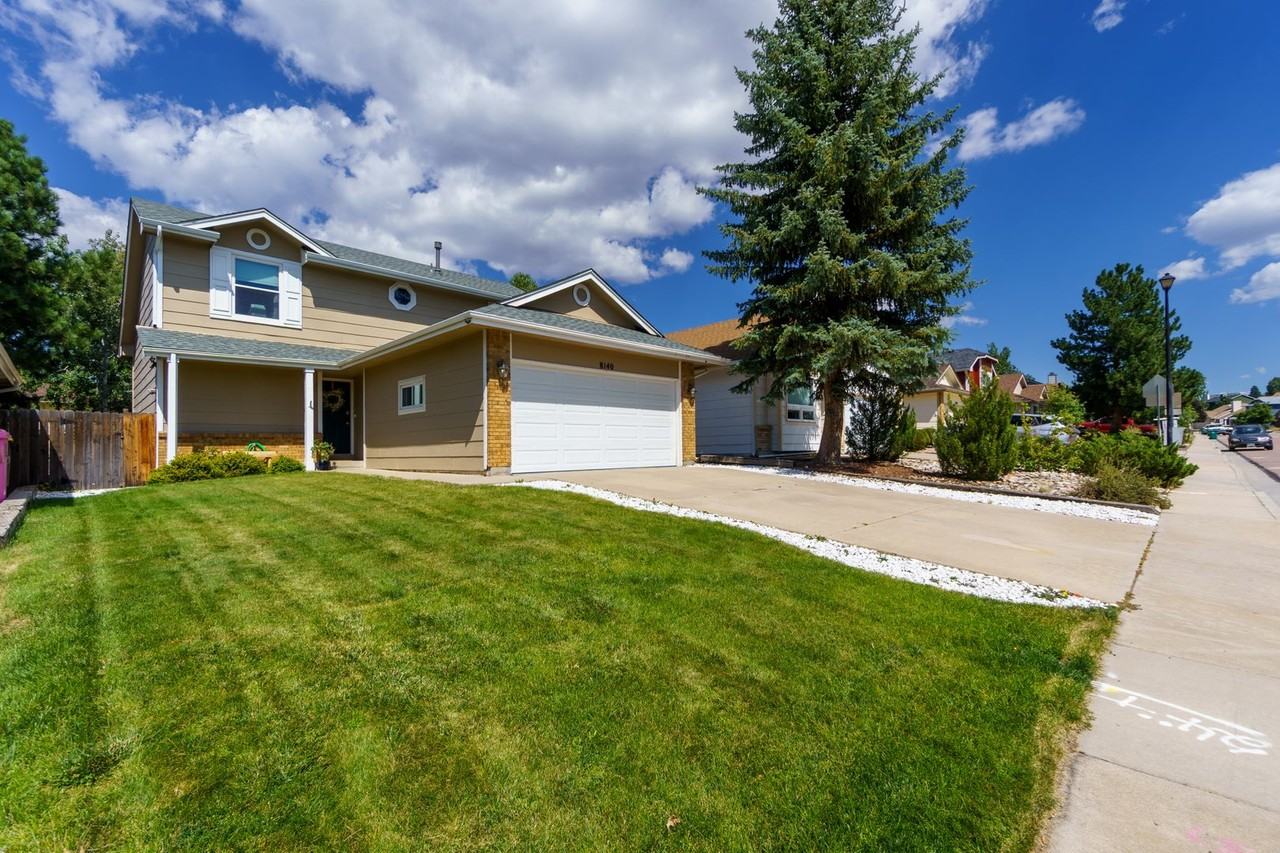 8140 Chancellor Drive - Photo 3 of 27