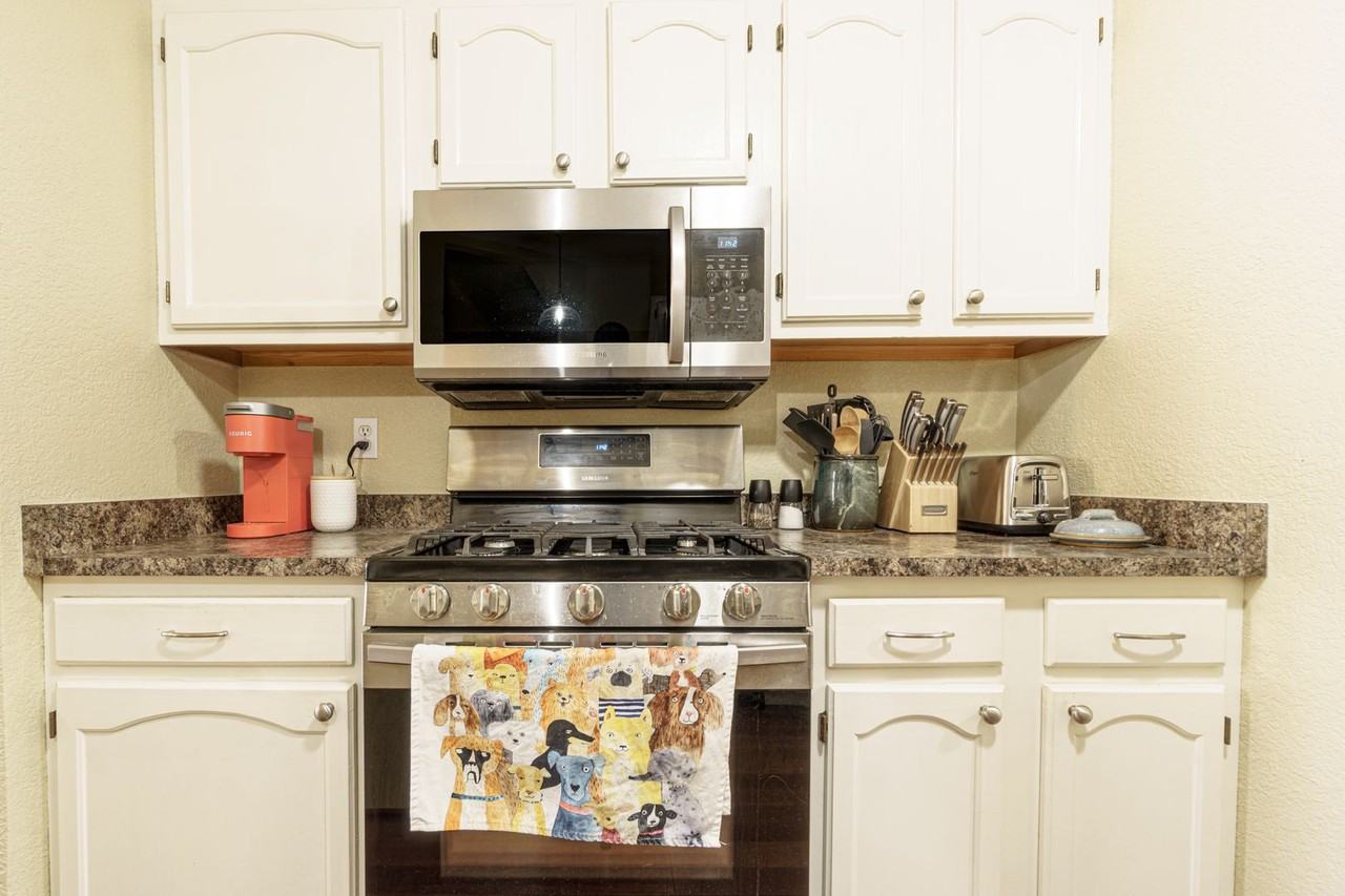 8140 Chancellor Drive - Photo 6 of 27