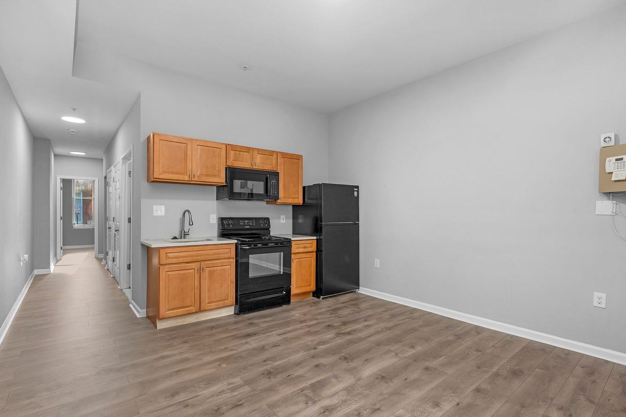 Affordable 2 Bedroom 1 Bath Units Ready For Immediate Move In - Photo 3 of 17