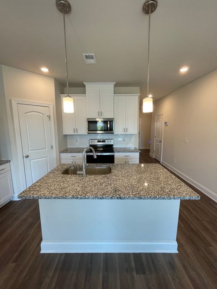 363 Coleman Ct - Photo 5 of 17