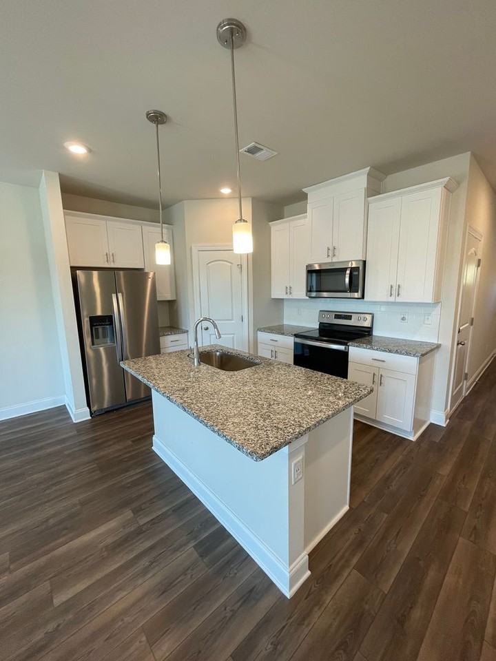 363 Coleman Ct - Photo 7 of 17