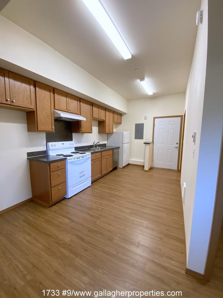 1733 - Photo 2 of 10