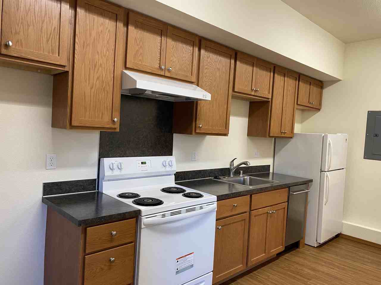 1733 - Photo 3 of 10