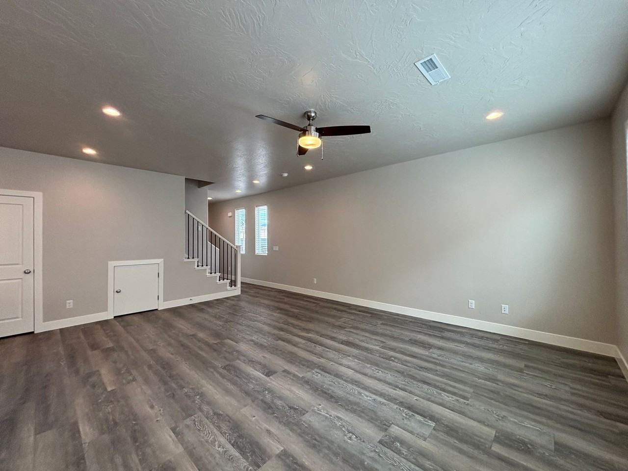 879 S 4380 W - Photo 6 of 41