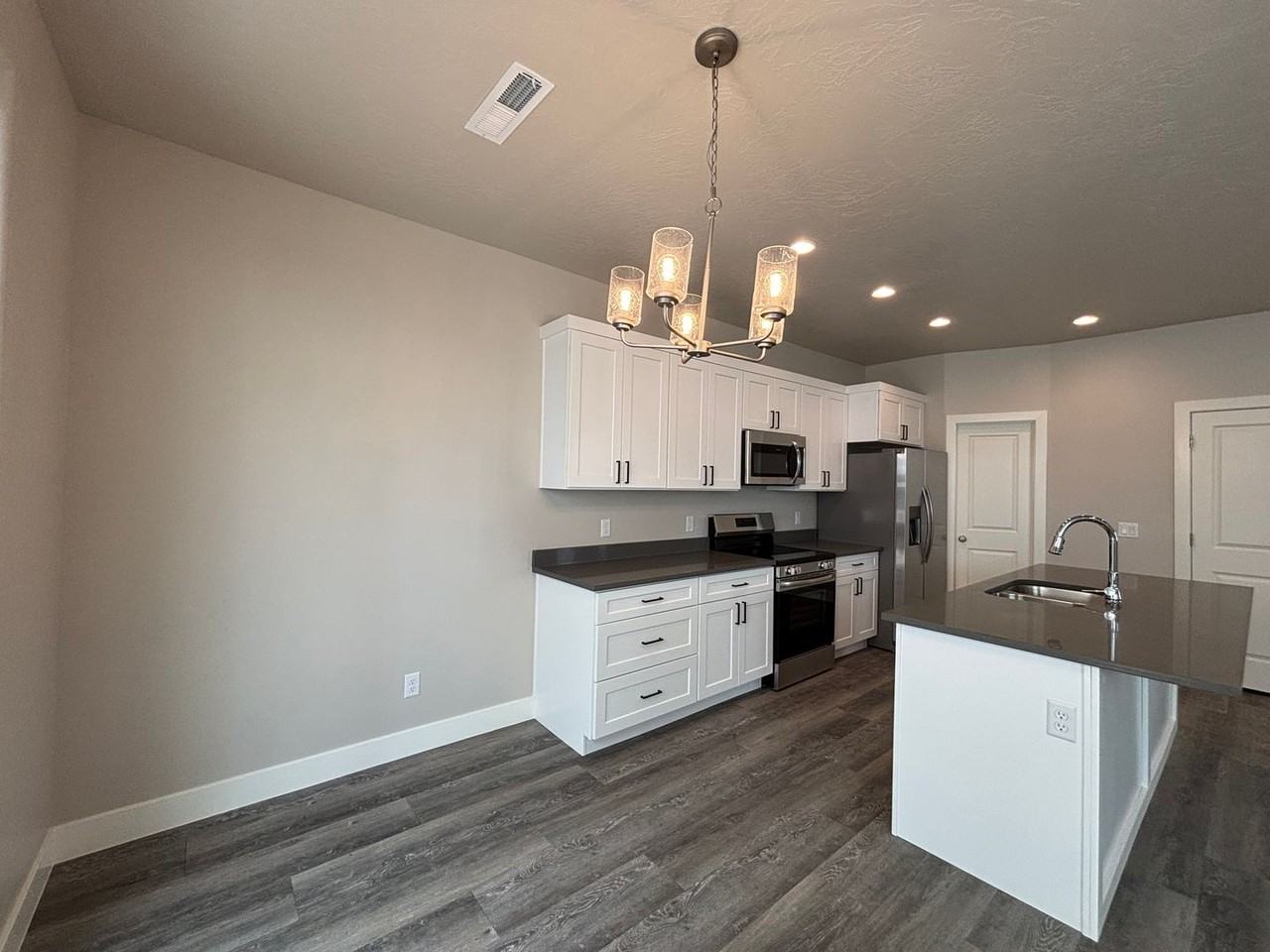 879 S 4380 W - Photo 7 of 41