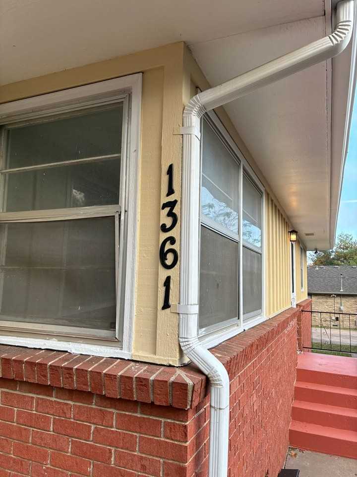 1359 E Elm St - Photo 2 of 22