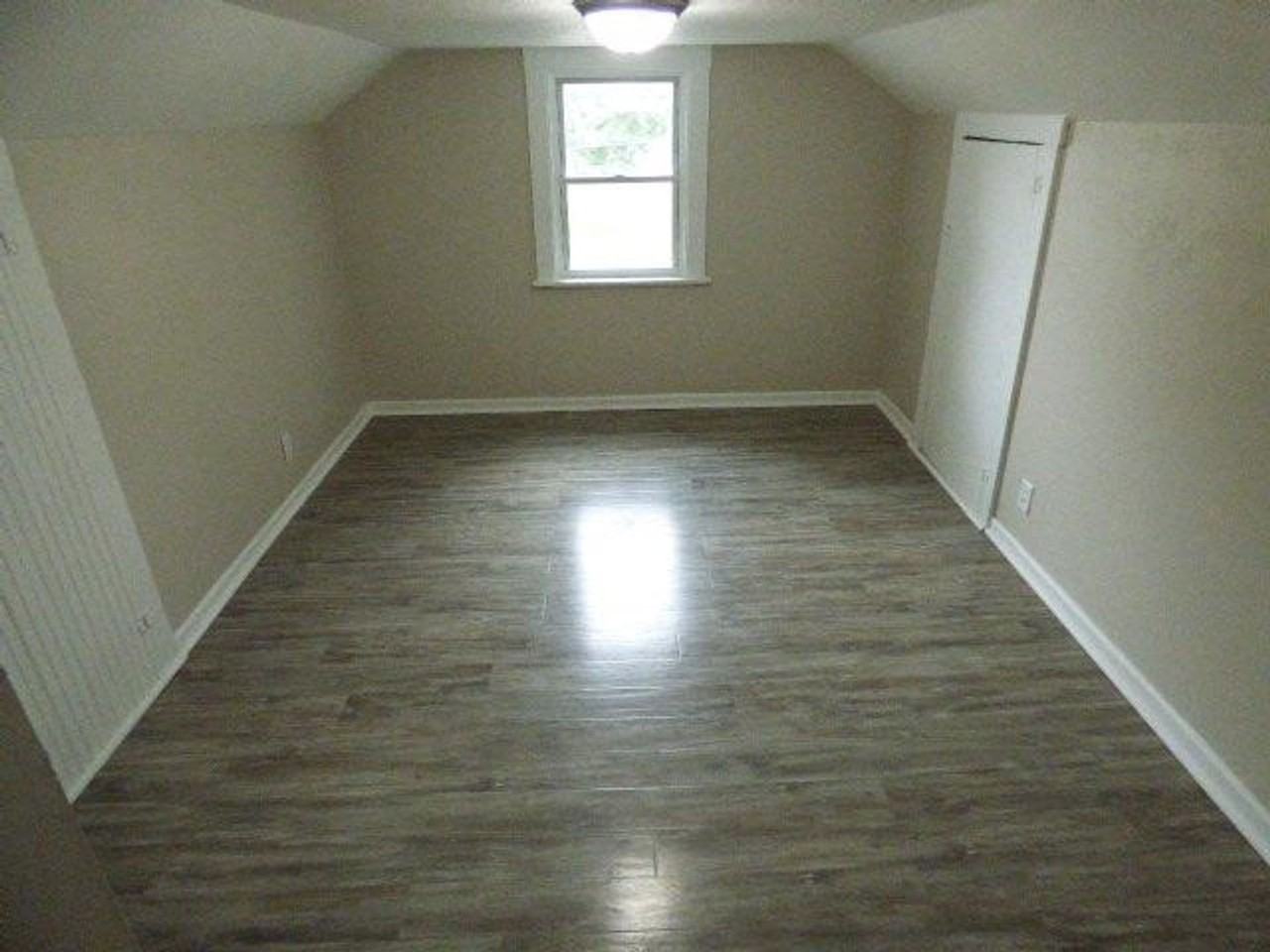 1212 6th St - Photo 3 of 8