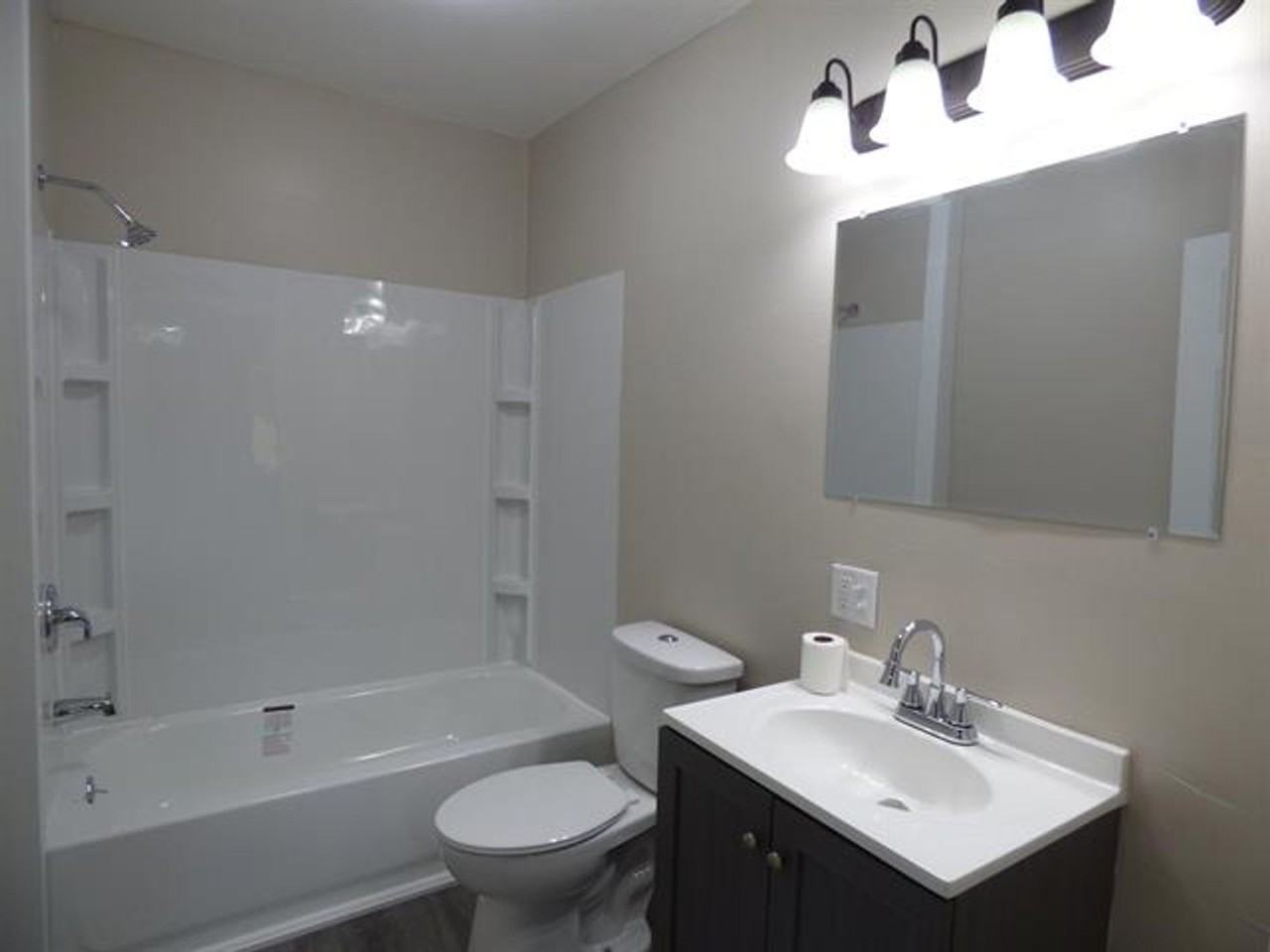 1212 6th St - Photo 4 of 8