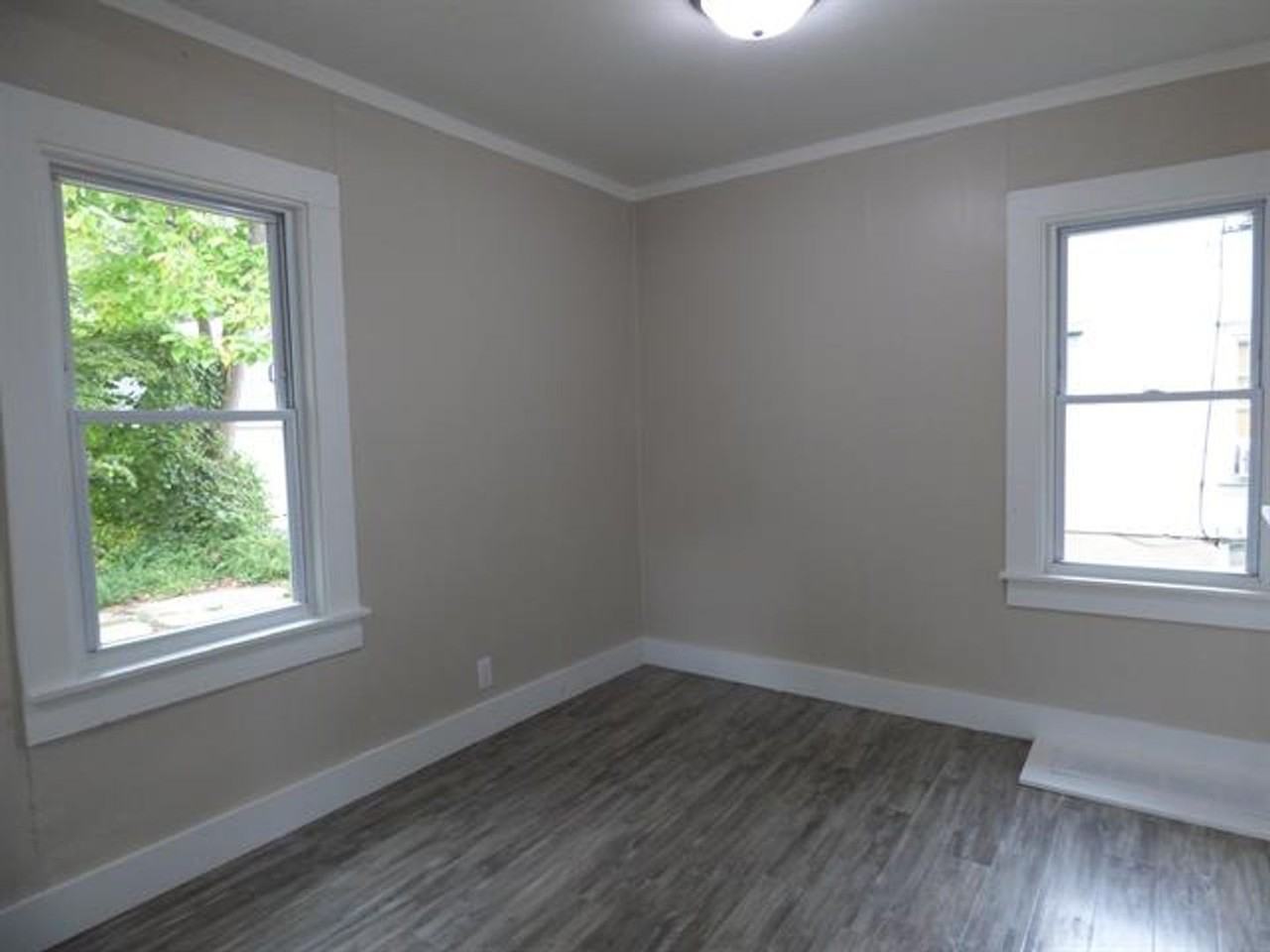 1212 6th St - Photo 6 of 8