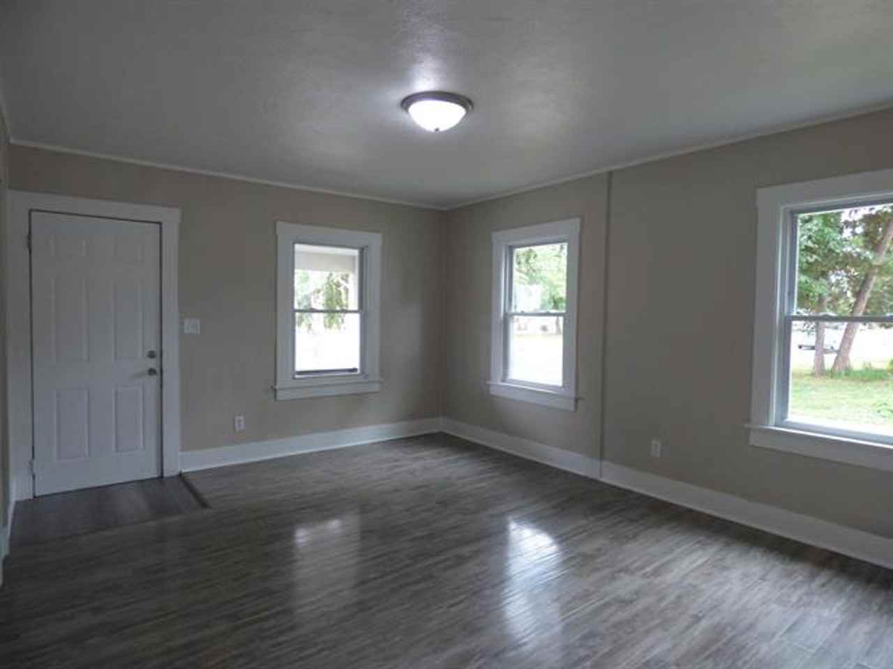 1212 6th St - Photo 7 of 8