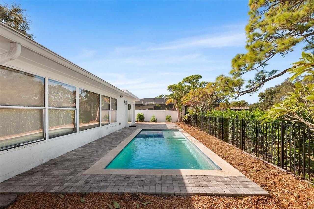 1455 54th Ave Ne - Photo 4 of 19