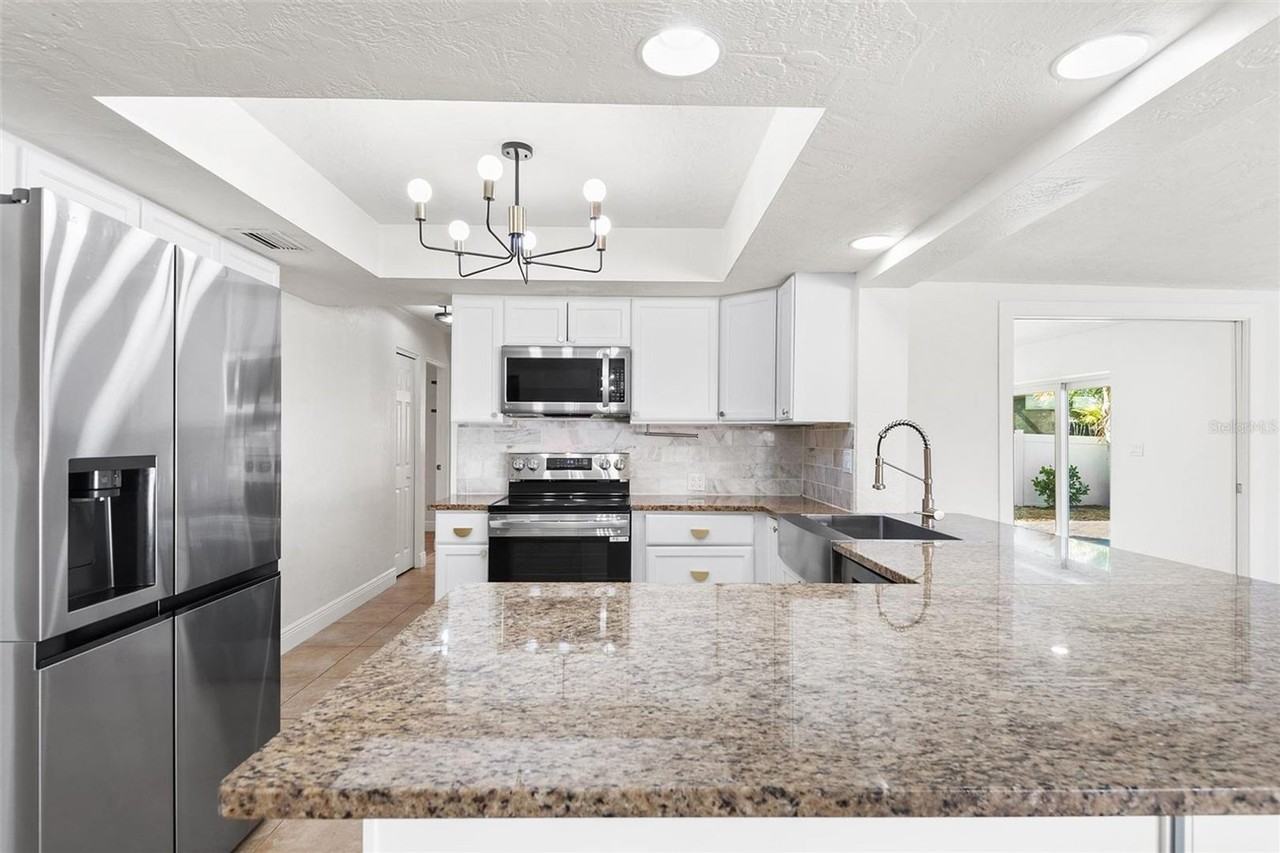 1455 54th Ave Ne - Photo 5 of 19