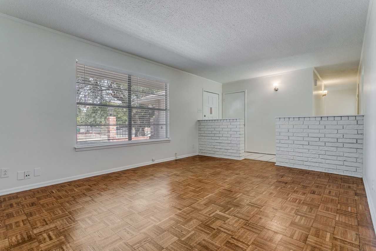 502 Thames Dr - Photo 4 of 24