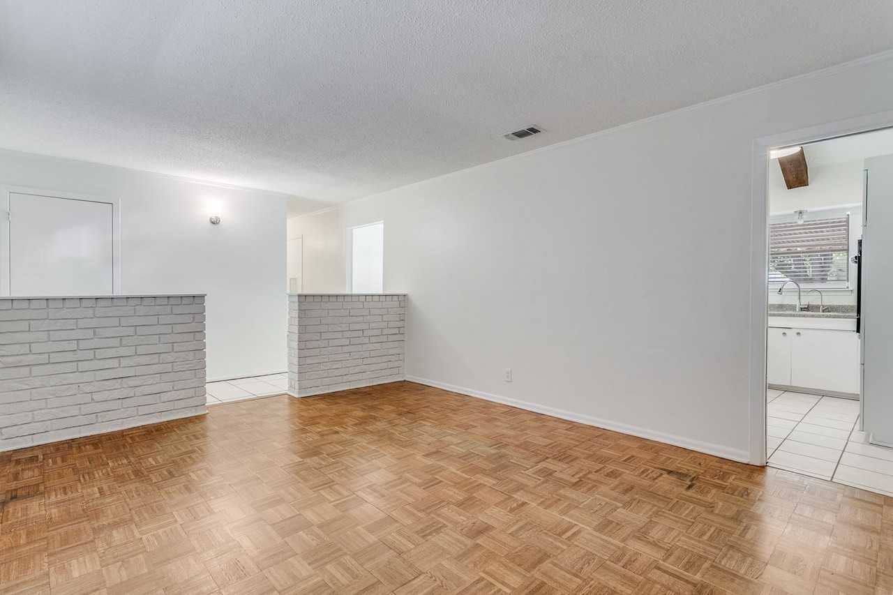 502 Thames Dr - Photo 5 of 24