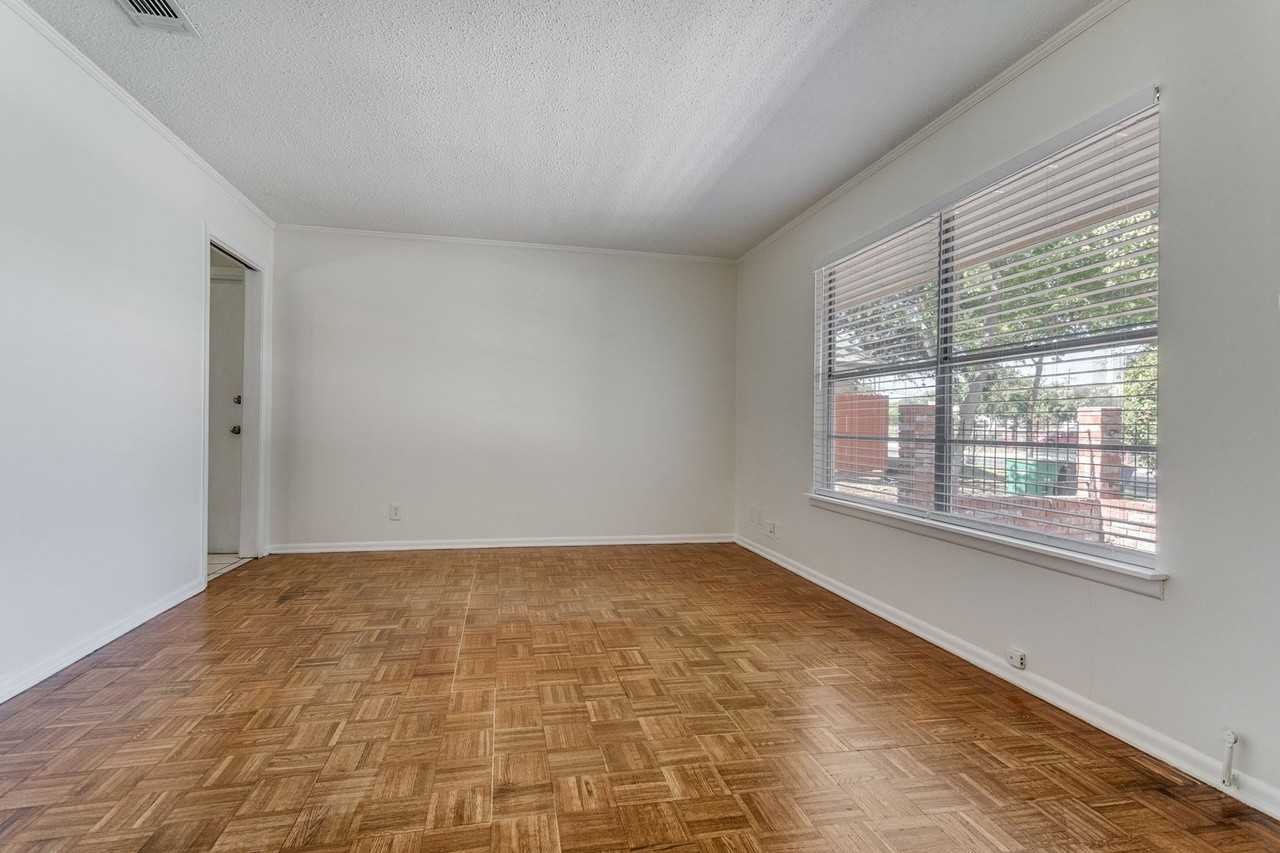 502 Thames Dr - Photo 6 of 24