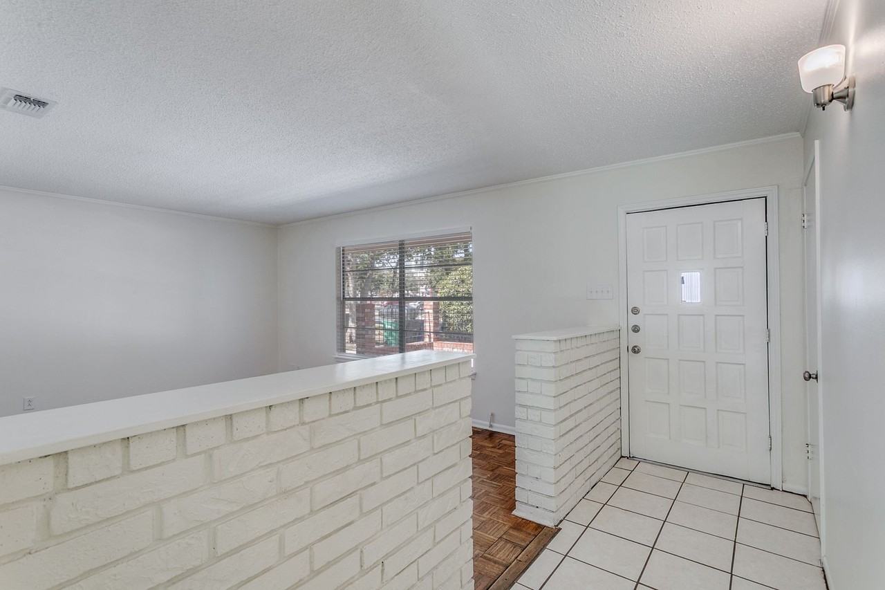 502 Thames Dr - Photo 7 of 24