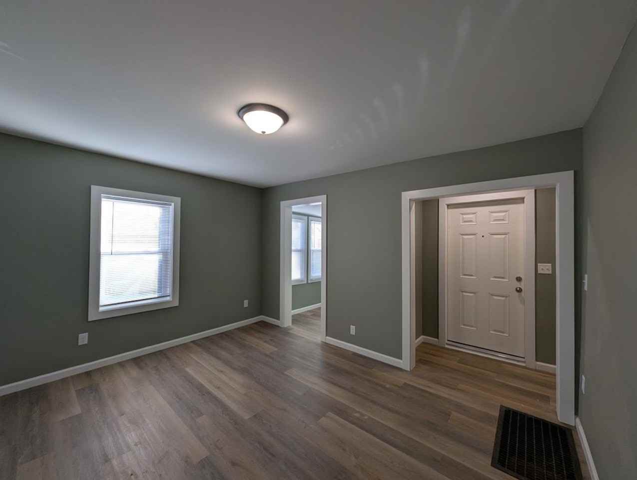 304 E Hill St - Photo 4 of 22