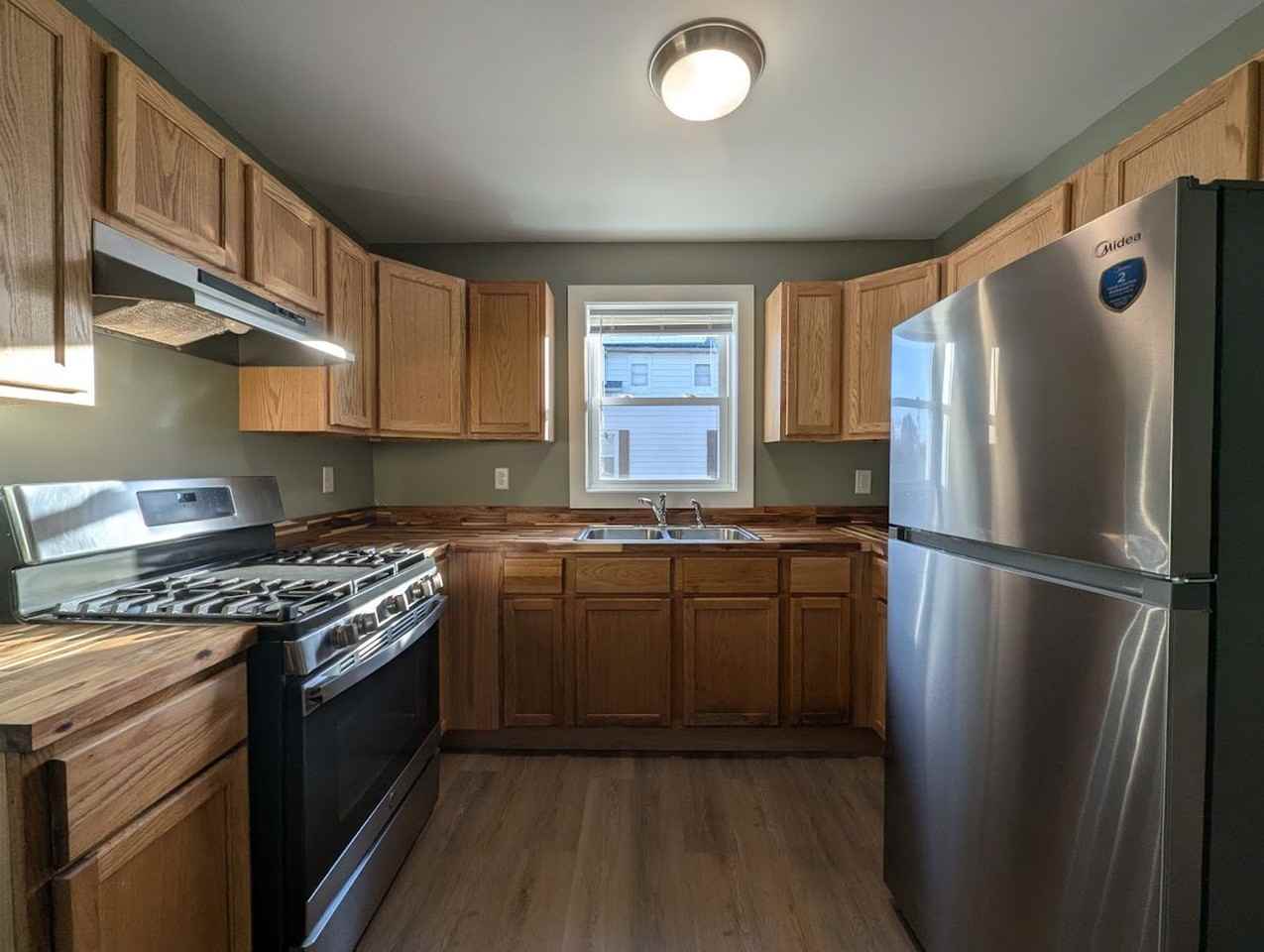 304 E Hill St - Photo 7 of 22