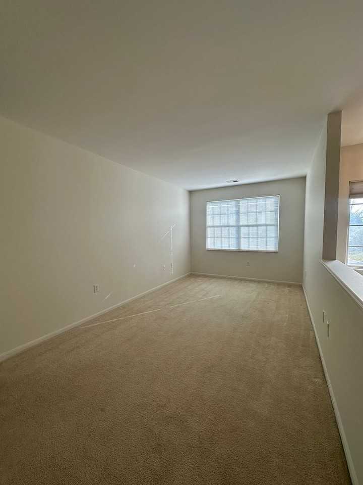 5002 Kames Sq - Photo 5 of 23