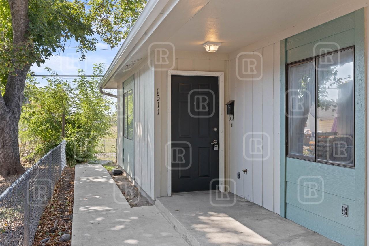 WD - 1513 West Mission Avenue - Photo 2 of 9