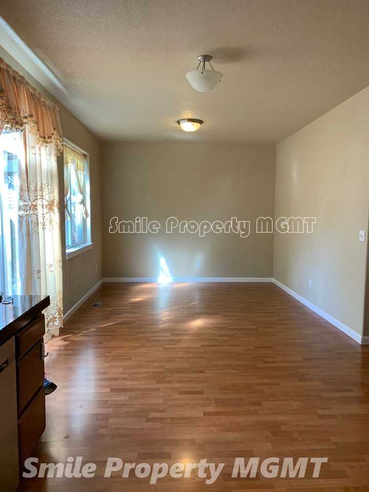 12500 Southeast Bush Street - Photo 6 of 23