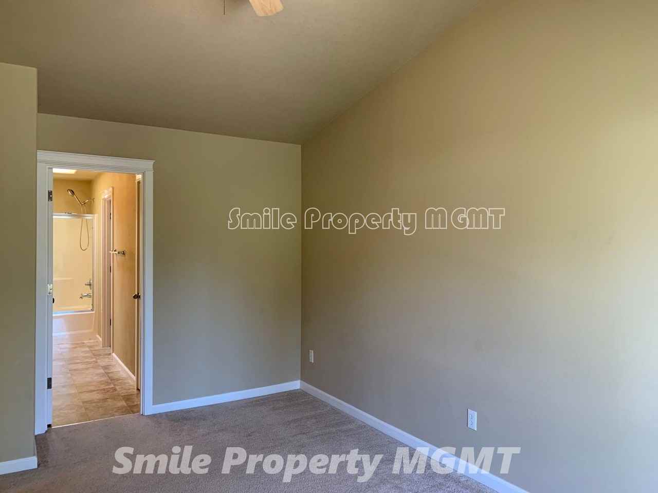 12500 Southeast Bush Street - Photo 7 of 23