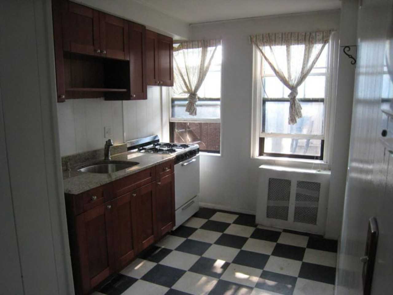 1991 Commonwealth Avenue - Photo 5 of 9