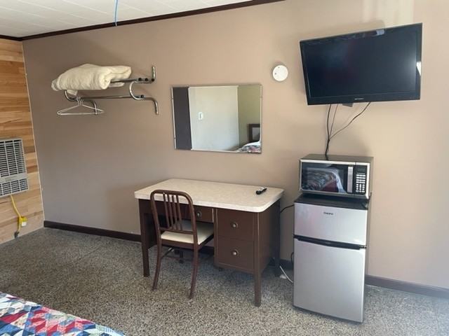 White Pines Apartments - Photo 4 of 9