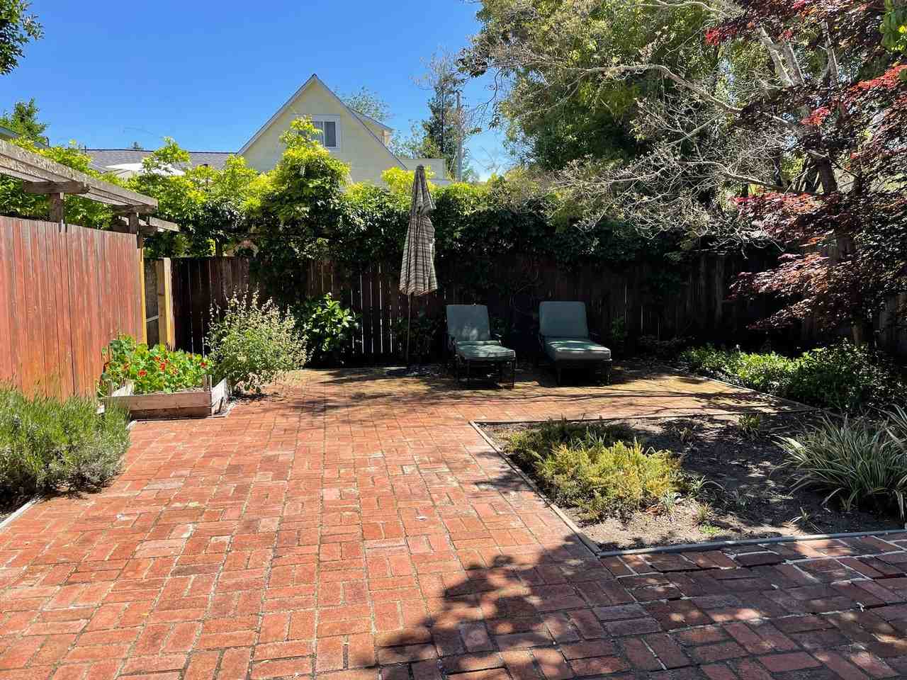 207 Kent Ave - Photo 5 of 25