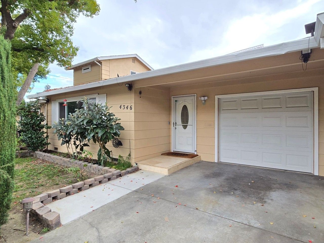 4346 Junipero Serra Lane - Photo 2 of 11