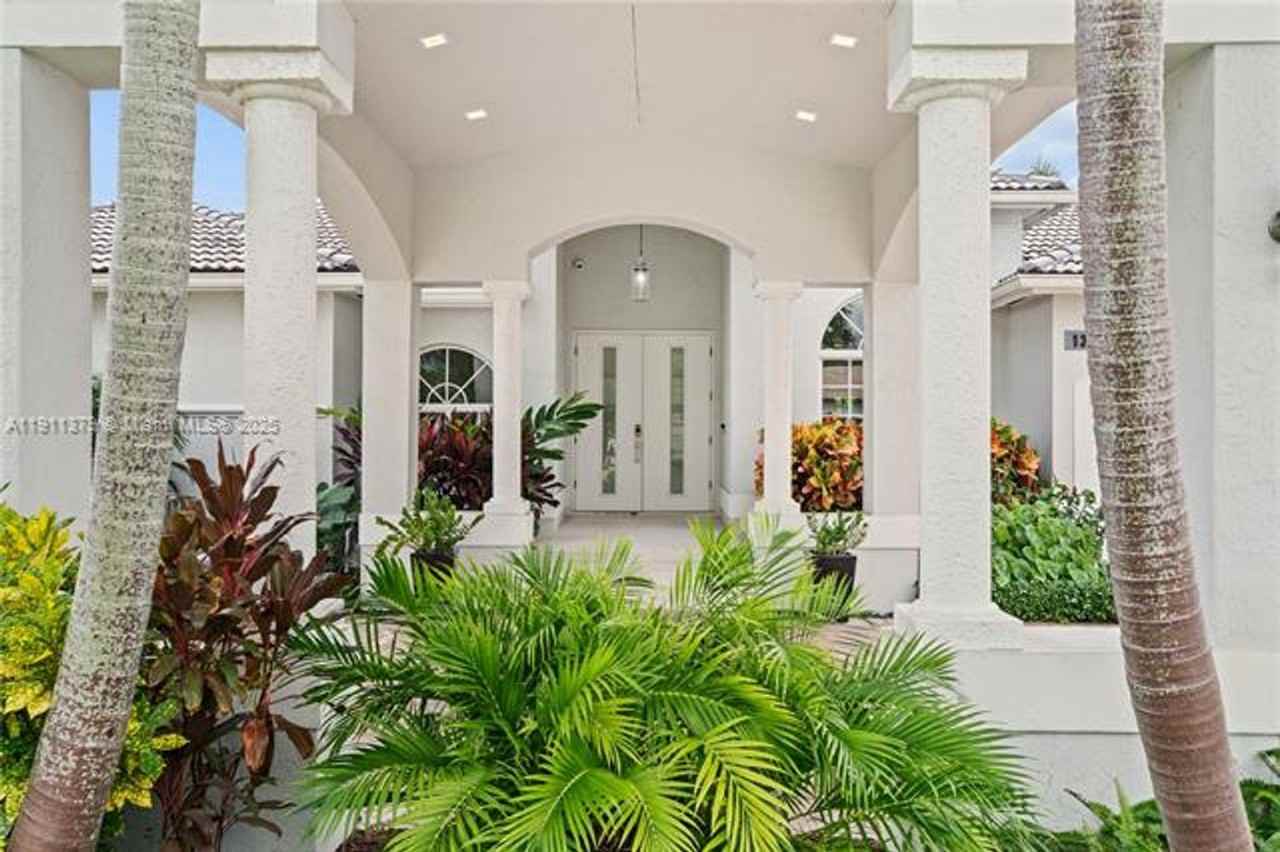 13102 Southwest 185th Terrace #0 - Photo 3 of 40