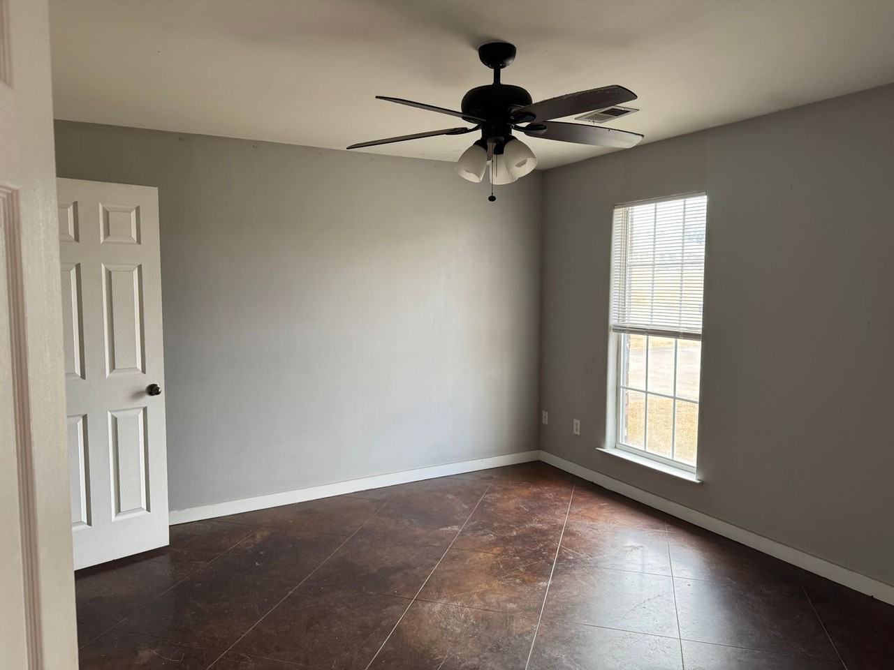 111 Nikki Drive - Photo 2 of 5