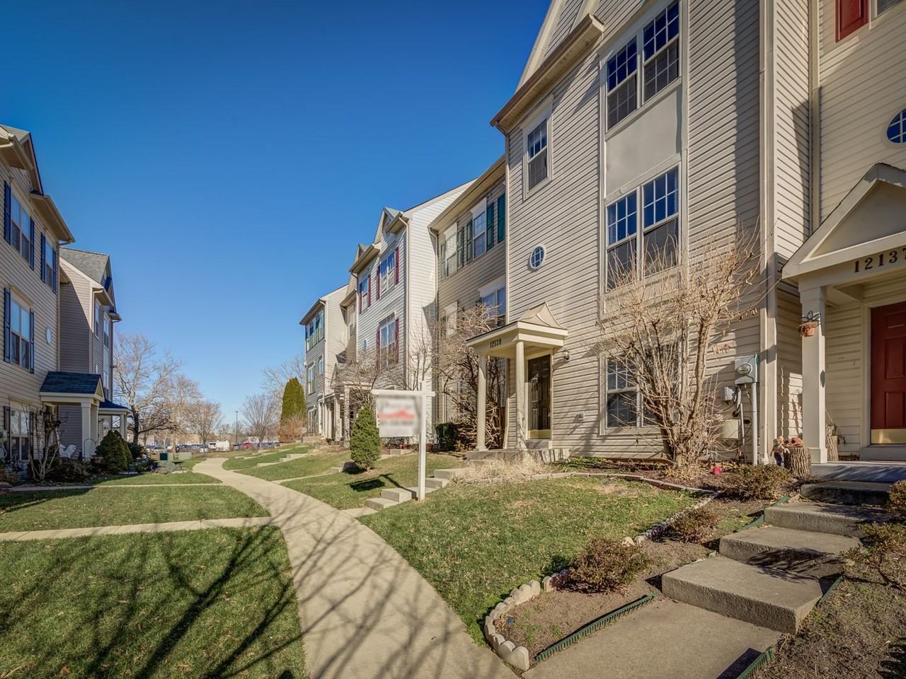 12139 Amber Ridge Cir - Photo 3 of 48