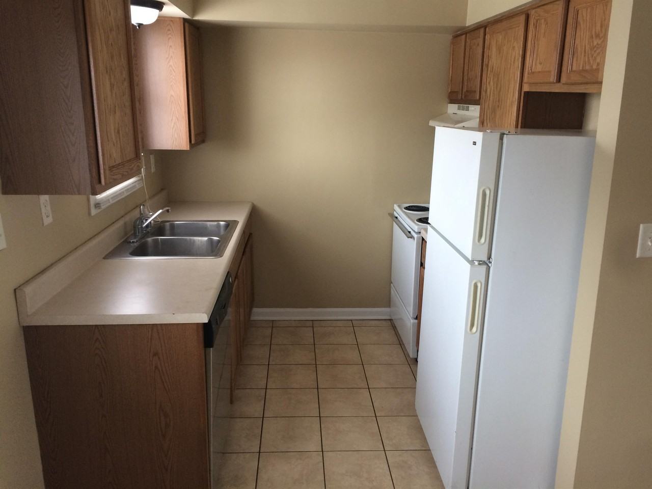 947 Villa Drive - Photo 3 of 9