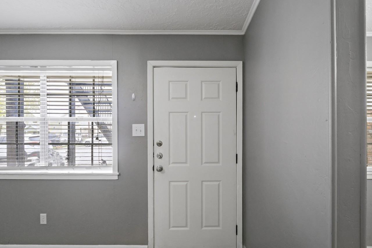 3906 Aspen Street - Photo 2 of 50