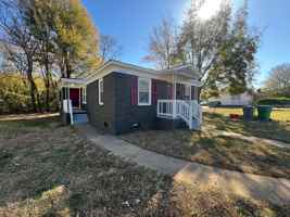 featured image of 2220 Custer Street