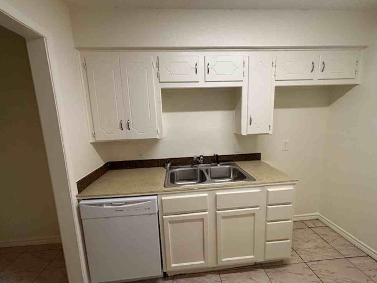 762 E Pecan St - Photo 3 of 22