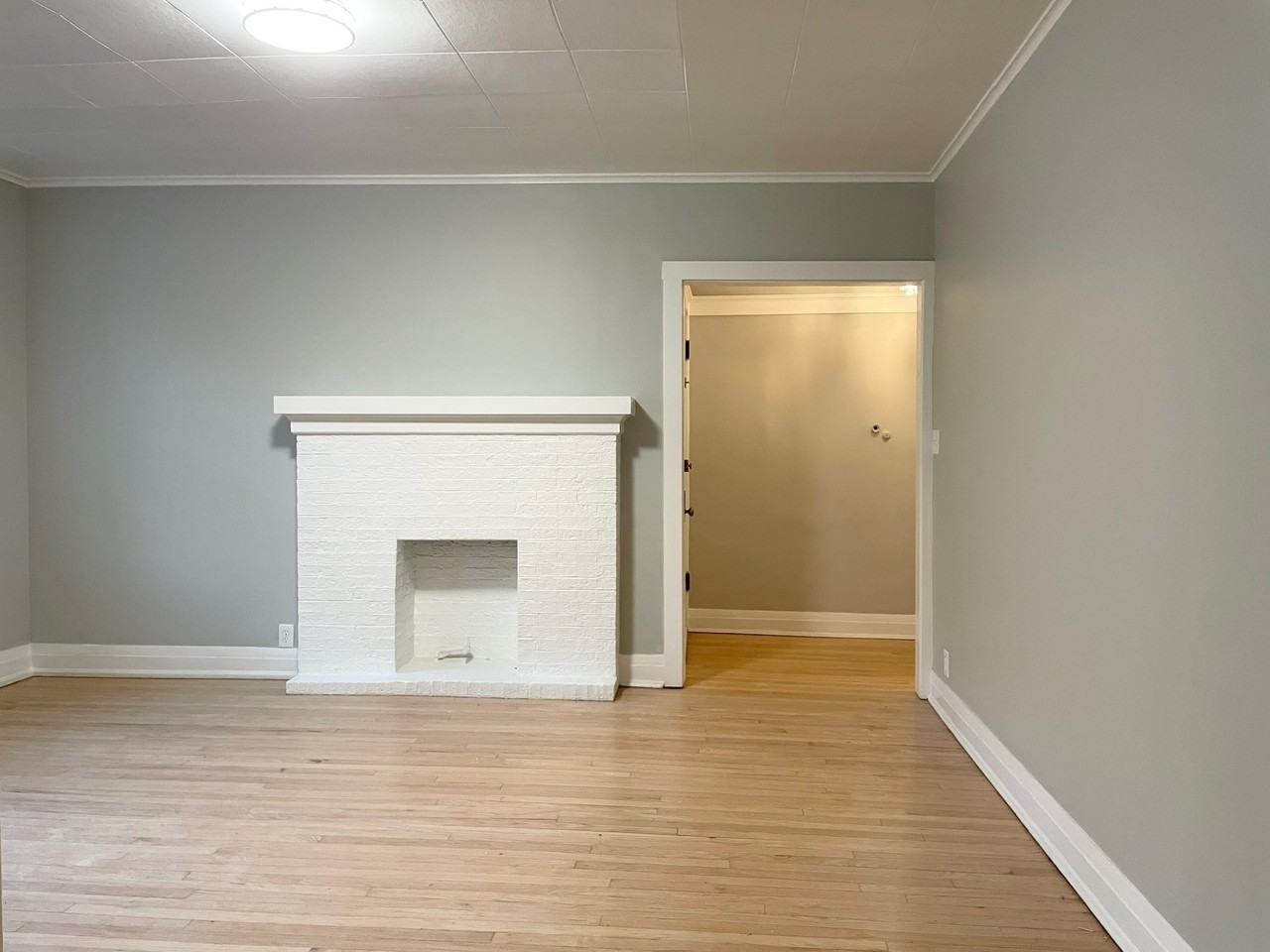 7077 North Ridge Boulevard - Photo 4 of 19