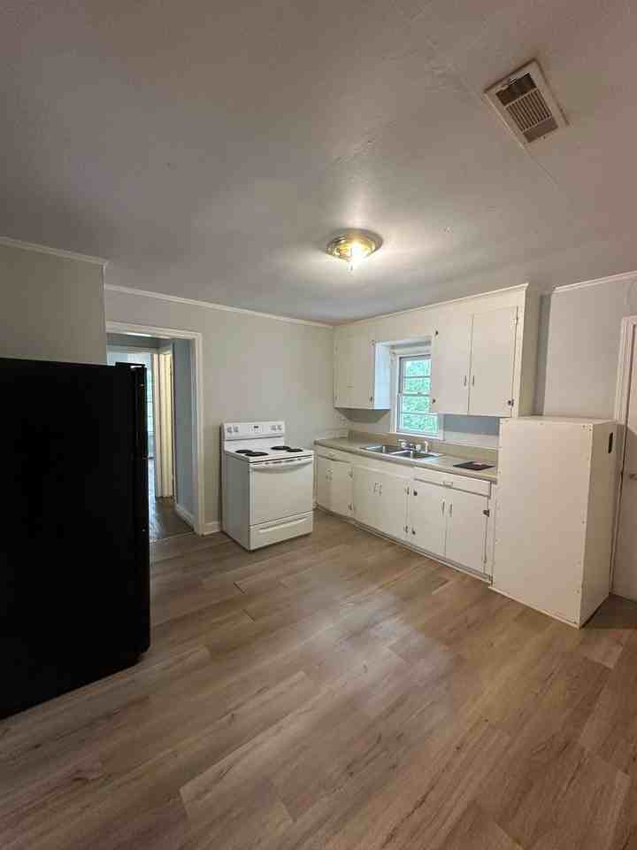 5430 Edgehill Rd #8 - Photo 3 of 6