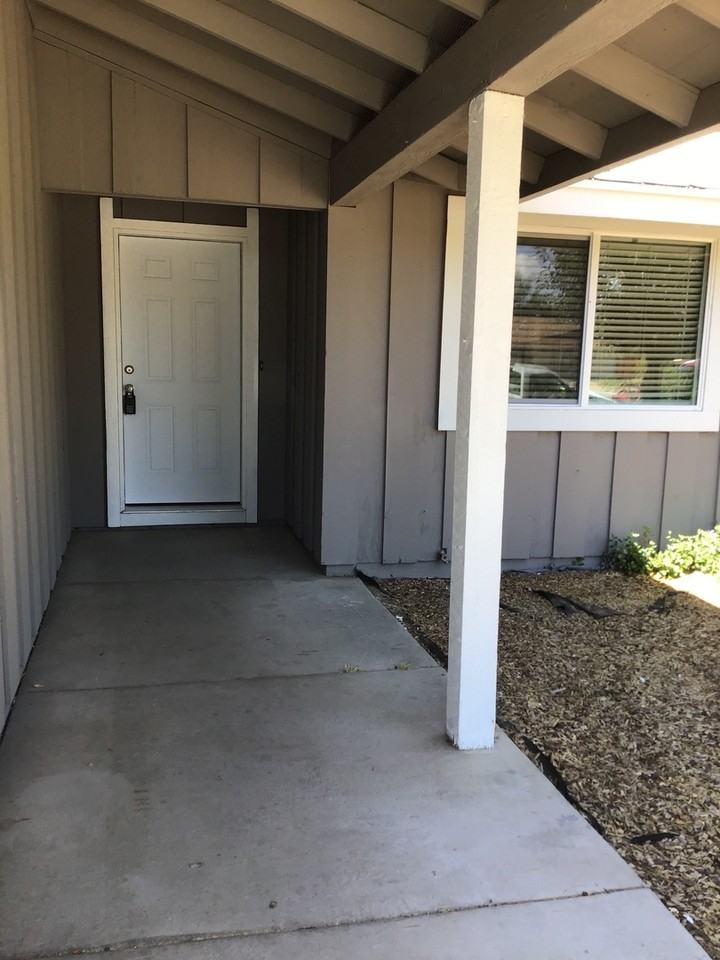 1138 O'callaghan Drive - Photo 3 of 29