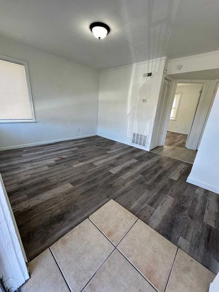 5023 East Linwood Boulevard - Photo 2 of 11